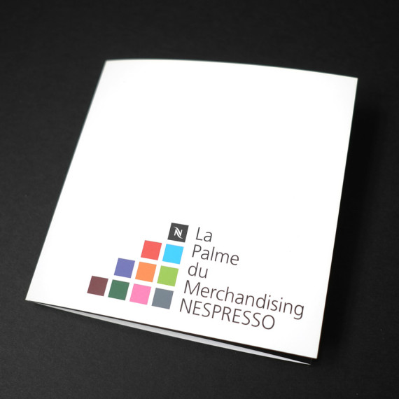 Création du logo et de la charte graphique pour La Palme du Merchandising Nespresso. Contenu de la page "Agence de communication".
